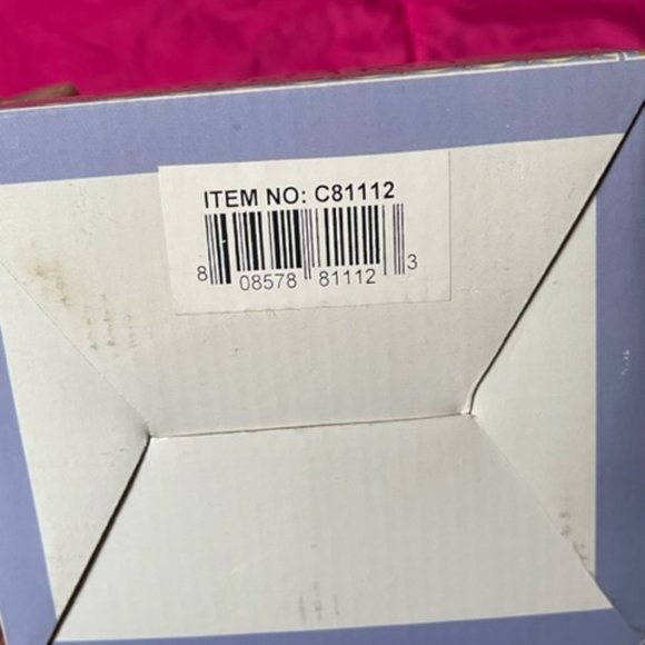 New in box Porcelain Bisque Doll: SONIA by CATHAY Doll Collection - Picture 10 of 10